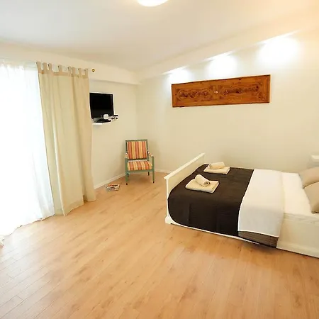 Bed & Breakfast City Class